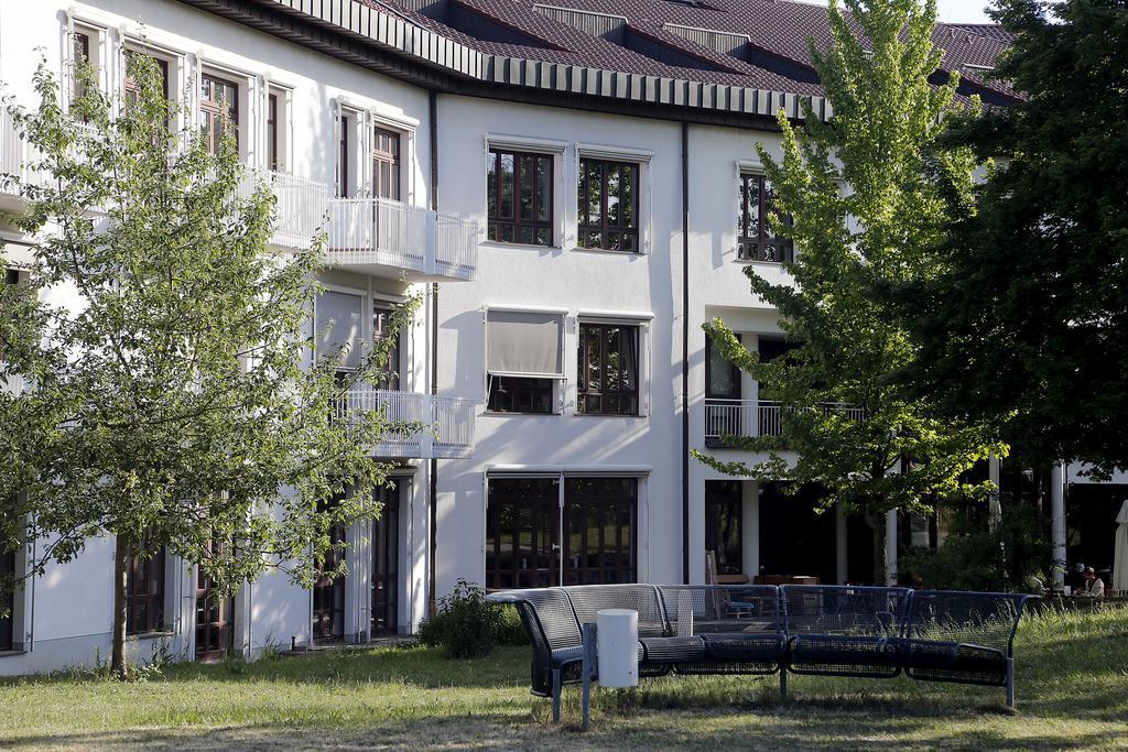 Tagungs- Und Bildungszentrum Steinbach/Taunus 스테인바크앰투너스 외부 사진