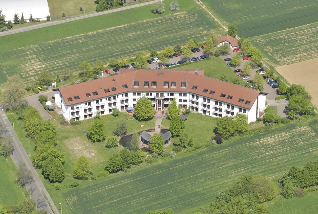 Tagungs- Und Bildungszentrum Steinbach/Taunus 스테인바크앰투너스 외부 사진